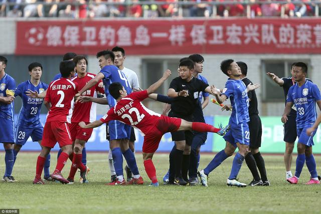 国米1-0领先博洛尼亚加时赛第21分钟，博洛尼亚的角球，利科扬尼斯开向后点，皮球在出底线前被勾了回来，别克马破门！